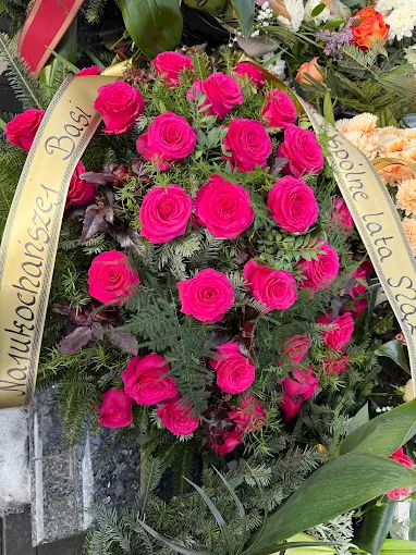 Wieniec z róż — zdjęcie udostępnione do prezentacji firmy Agawa